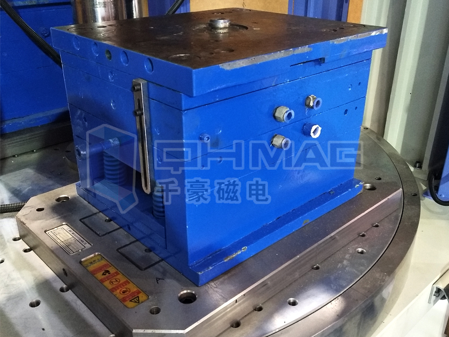 立式注塑機(jī)快速換模系統(tǒng)千豪磁電