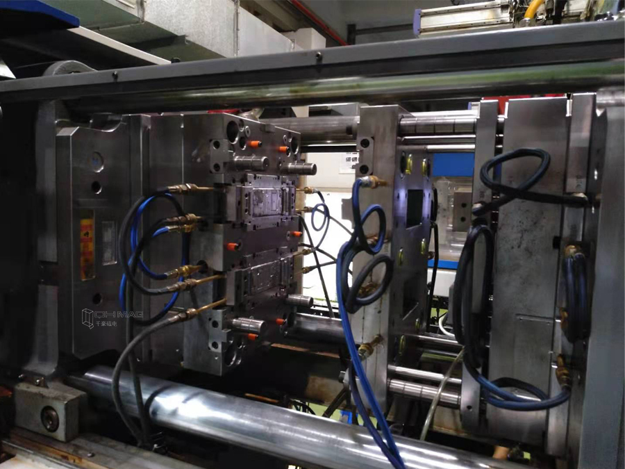 日鋼180T注塑機(jī)磁力模板