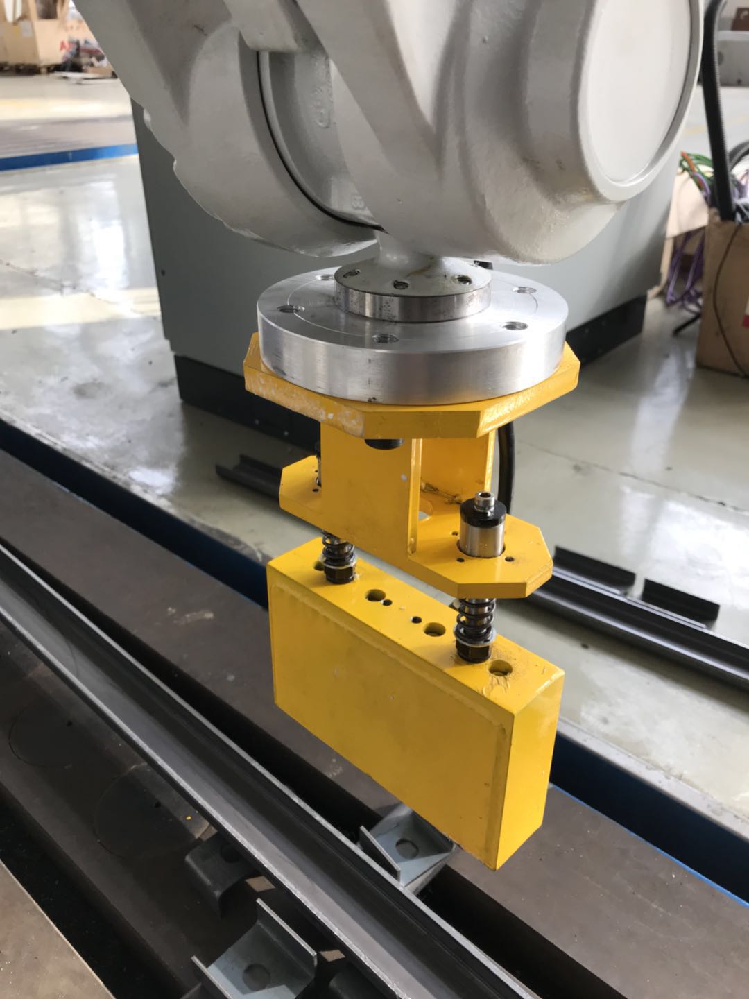 千豪磁電機械手夾具，機械手吸盤，自動化夾具，電永磁夾具